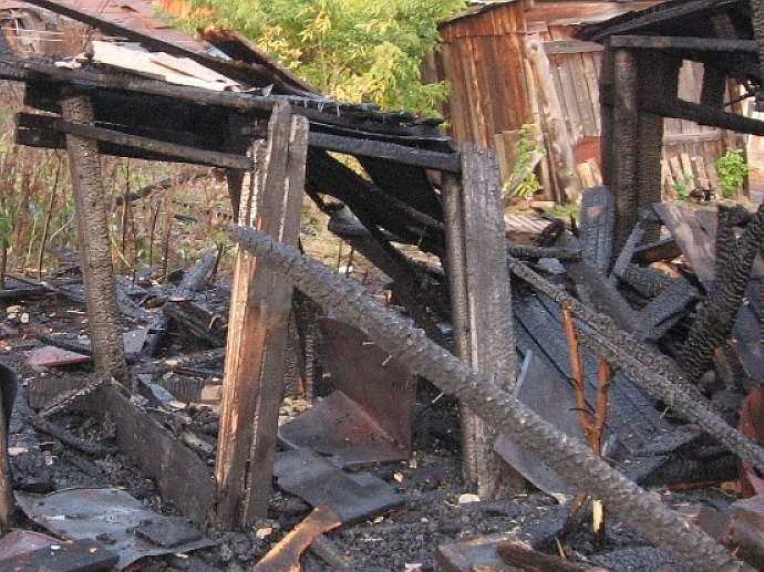 Три школьника едва не погибли на пожаре в Ирбите