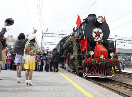 Назад в будущее: на вокзал Екатеринбурга прибыл «Поезд Победы»