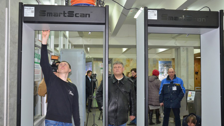 В метро Екатеринбурга установили дополнительные рамки металлодетекторов