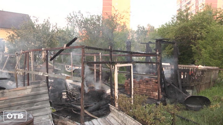 Свердловские спасатели ликвидировали больше 400 пожаров в праздники