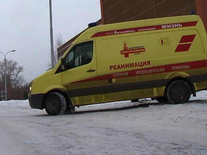 Екатеринбургские врачи борются за жизнь девочки, которую завалило снегом