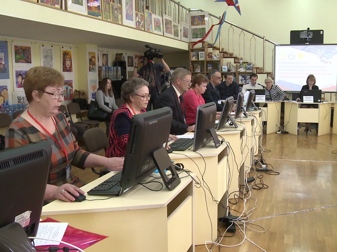В Екатеринбурге прошли соревнования по компьютерному многоборью среди пенсионеров
