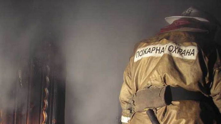 Пожарные эвакуировали семь человек из пятиэтажки в Нижнем Тагиле