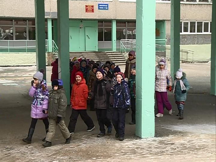 Свердловские депутаты проверили, безопасен ли Екатеринбург для детей