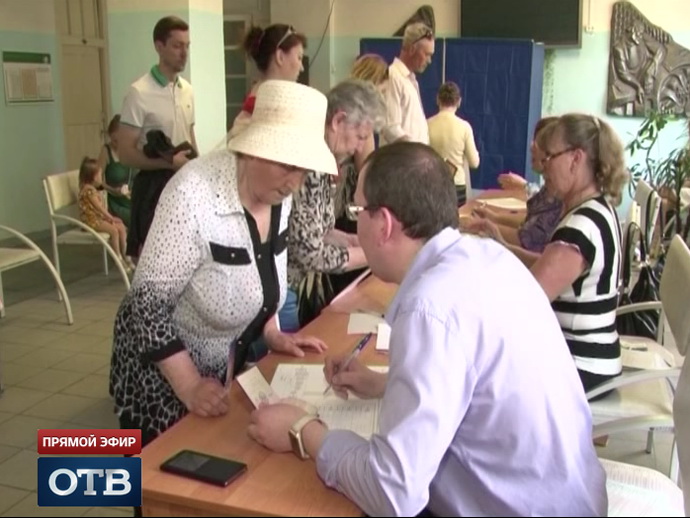 Жители Екатеринбурга начали получать приглашения на выборы