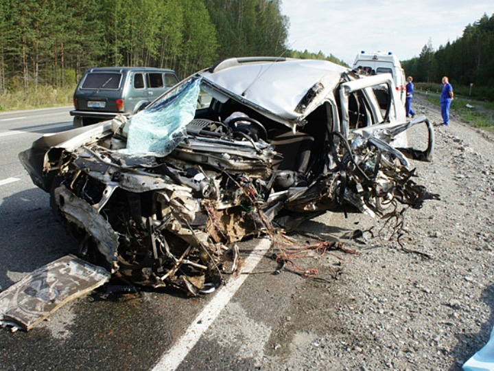 На Серовском тракте водитель «Рено» погиб в ДТП с двумя автомобилями