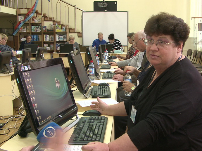 Свердловские пенсионеры принимают участие в кубке по компьютерному многоборью
