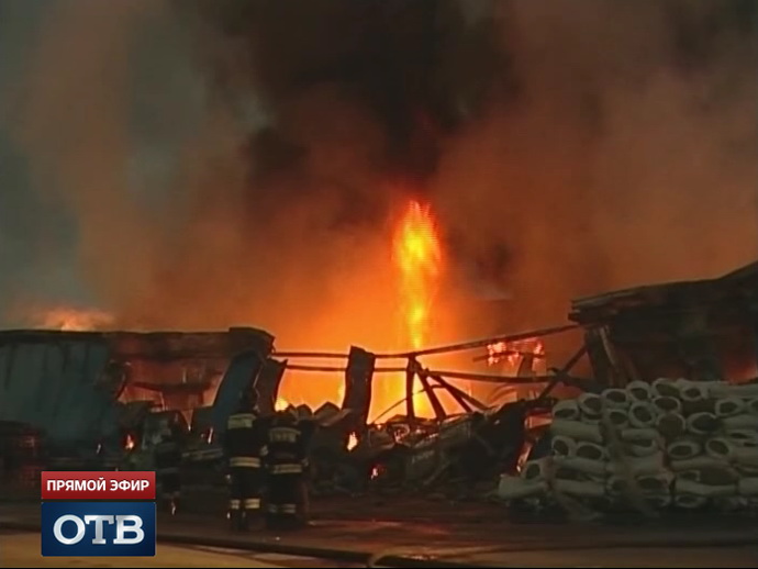 Эксперты выясняют причину пожара-фейерверка в Берёзовском