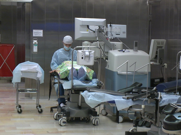 Операции без шов: уральские офтальмологи представили передовые технологии лечения 