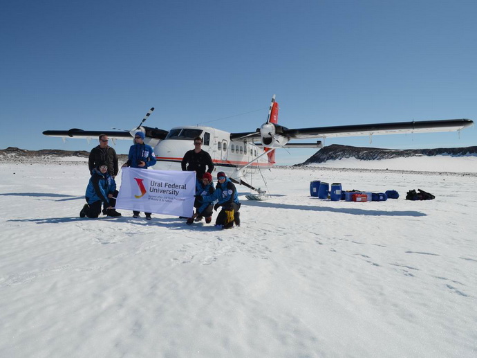 Участники экспедиции УрФУ нашли в Антарктиде два метеорита