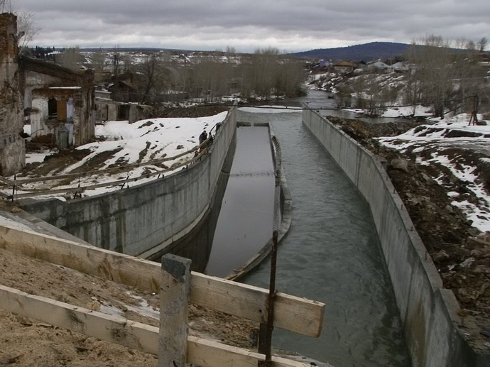 Свердловские спасатели используют «умную» плотину для борьбы с паводками