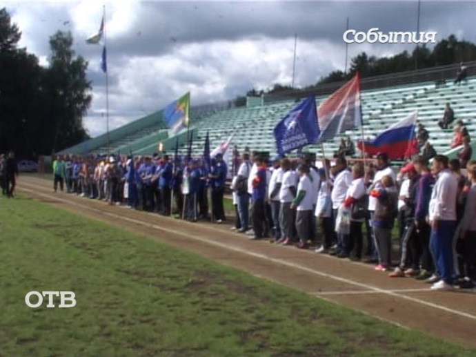 Свердловские единороссы встретили День российского флага спортивными победами