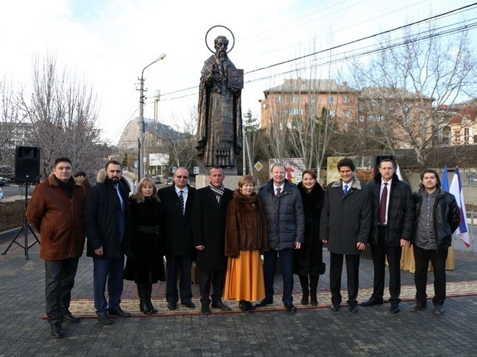 В крымском Судаке открыли памятник святителю Стефану Сурожскому