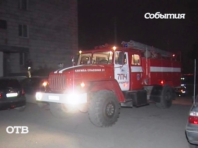 В Екатеринбурге огонь охватил девять этажей жилого дома на Сортировке