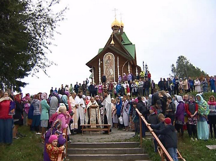 140 человек стали участниками массового крещения на Чусовой