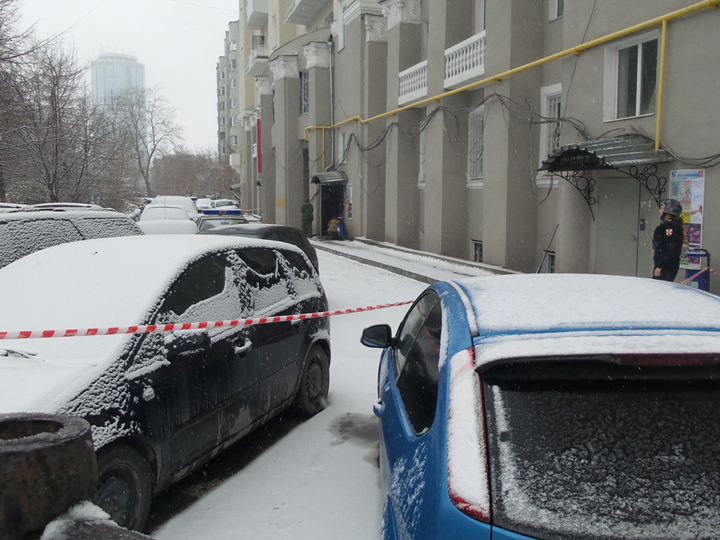В центре Екатеринбурга эвакуировали девятиэтажку из-за подозрительного предмета