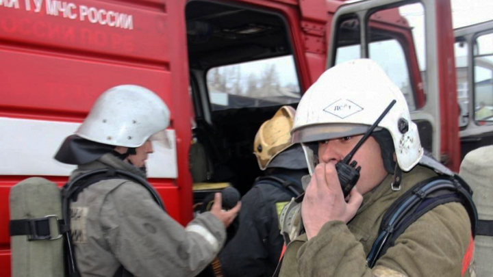 В Екатеринбурге эвакуировали 254 человека из-за пожара в школе