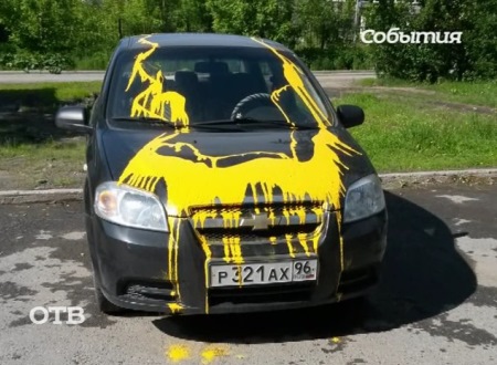 В Екатеринбурге автомобиль стал жертвой художественного вандализма