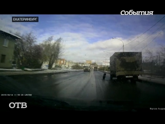 В Екатеринбурге у грузовика на полном ходу отвалились колёса