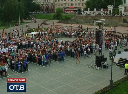 Акция «Свеча памяти» в Екатеринбурге собрала 5000 человек