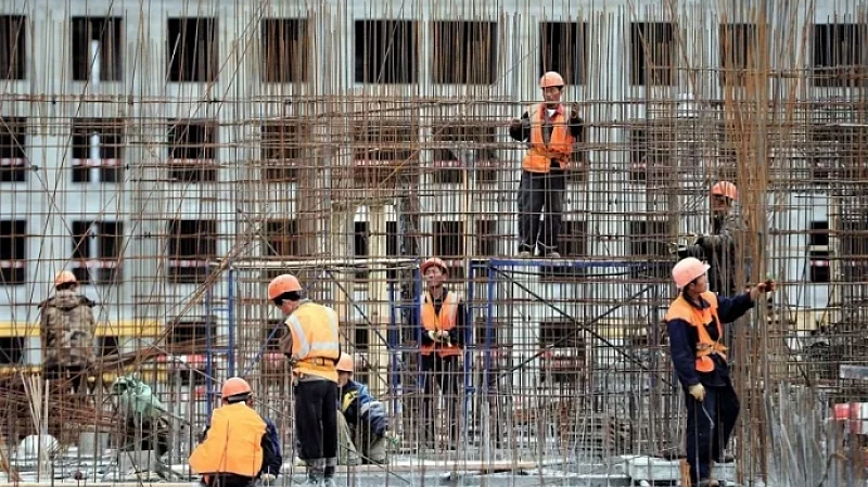 В России предложили ставить мигрантов на воинский учет при получении российского паспорта