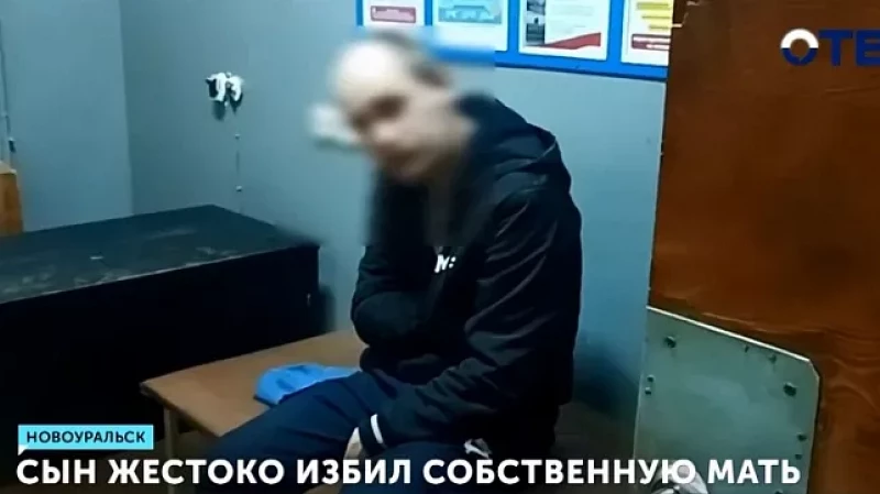 Сын жестоко избил собственную мать