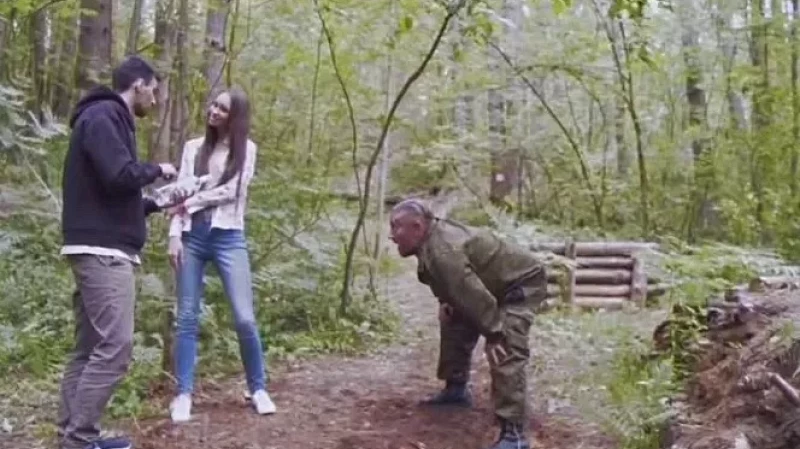 Что делать, если вы пригласили девушку на свидание в лес, а не в ресторан…