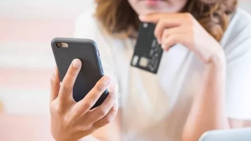 Женщина потеряла все сбережения, пытаясь сменить тариф мобильной связи