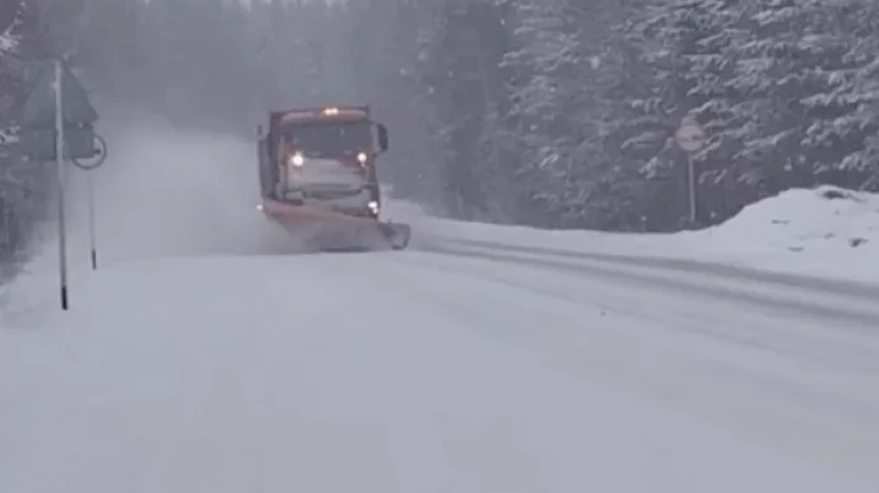 На севере Свердловской области уже начался сильный снегопад