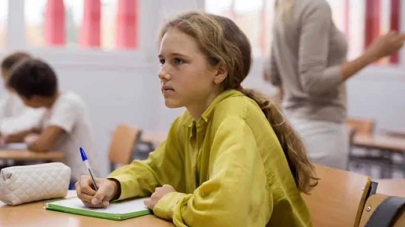 Владимир Путин дал указание задавать школьникам меньше домашки