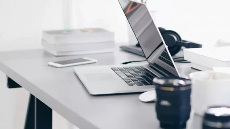 Большинство россиян ищут работу в обеденный перерыв