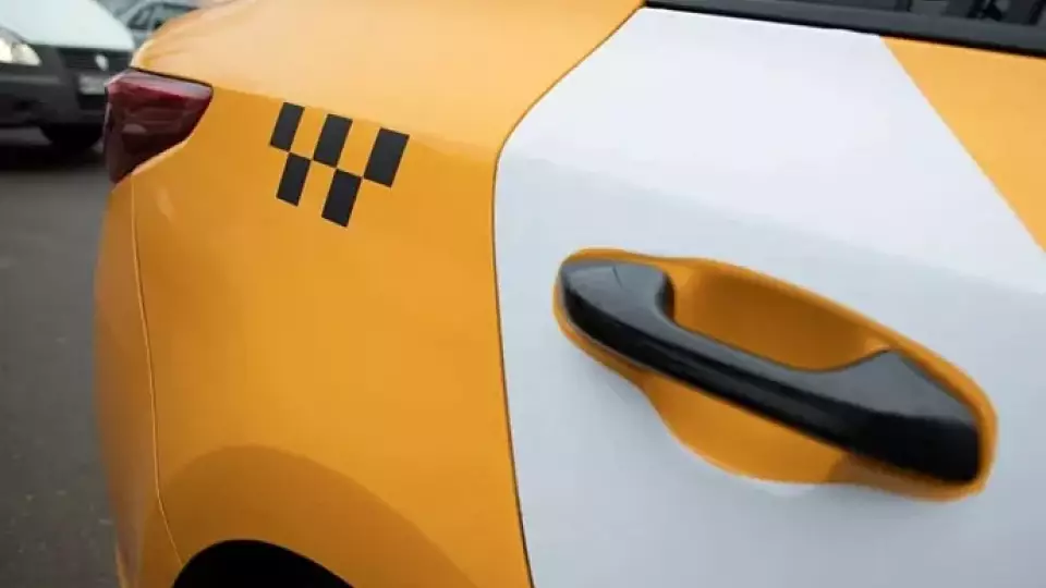 Водитель такси спас пассажира с приступом эпилепсии