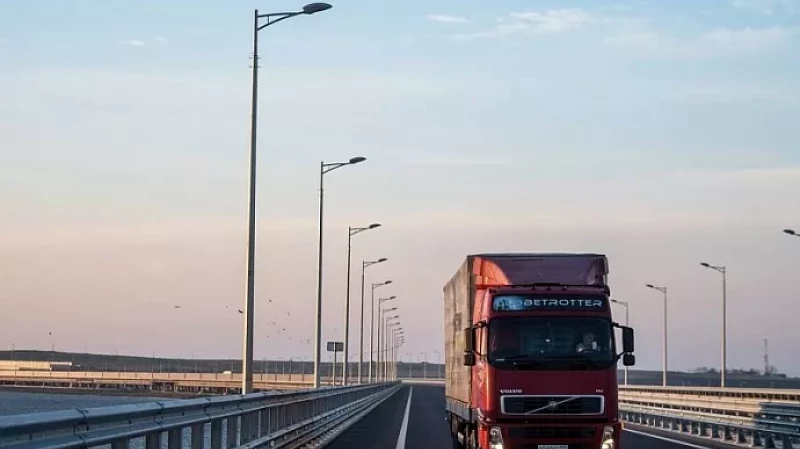 Дальнобойщики стали самой высокооплачиваемой профессией в России по итогам зимы