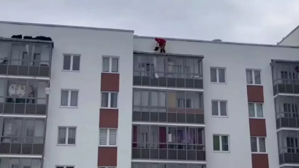 Мама мальчика, на которого упала ледяная глыба, рассказала о состоянии малыша