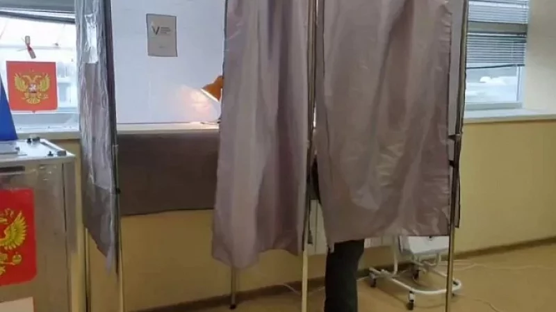 В аэропорту «Кольцово» работает временный избирательный участок