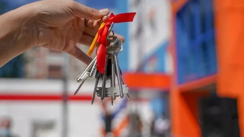 Около 7 тысяч детей-сирот из Свердловской области получат жилье в этом году