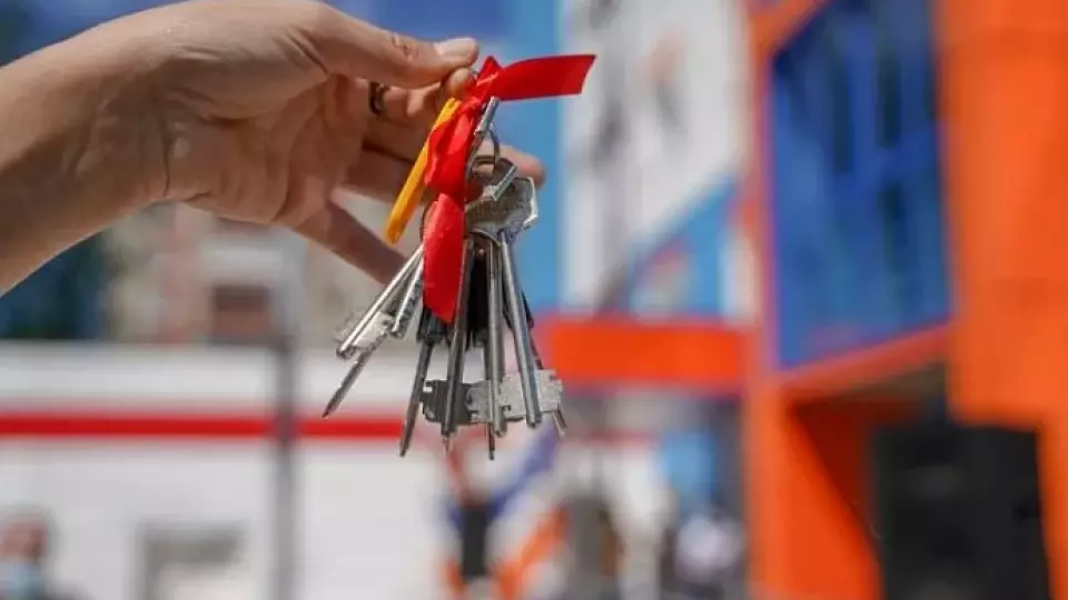 Около 7 тысяч детей-сирот из Свердловской области получат жилье в этом году