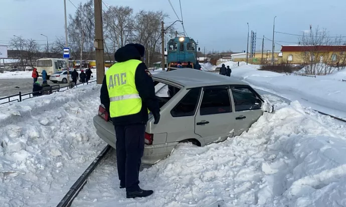 В Нижнем Тагиле девушка на ВАЗ-2114 попала под поезд