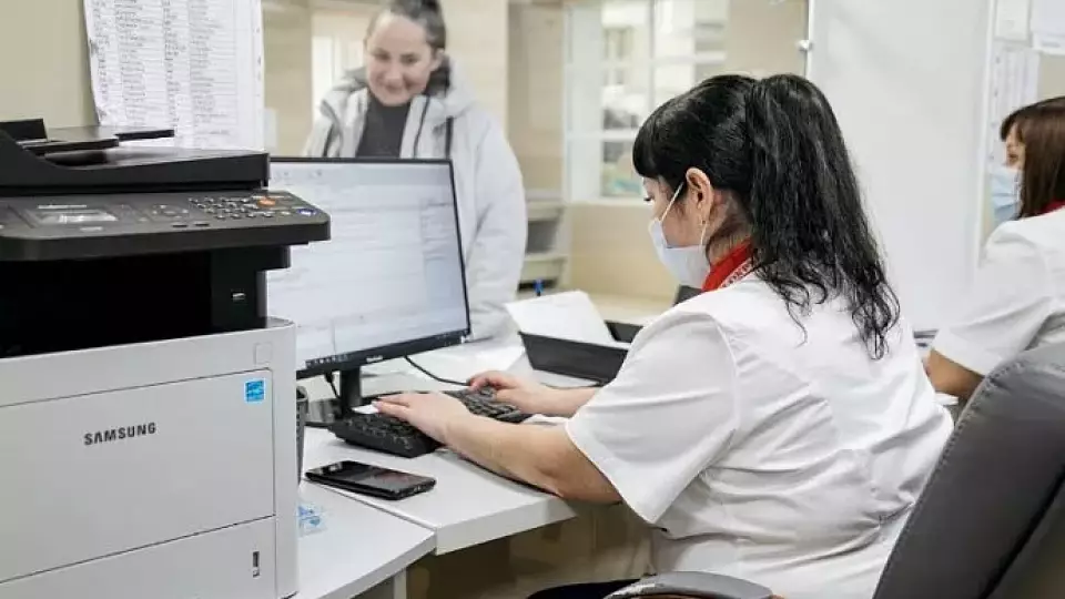 В России поднимут зарплаты медикам