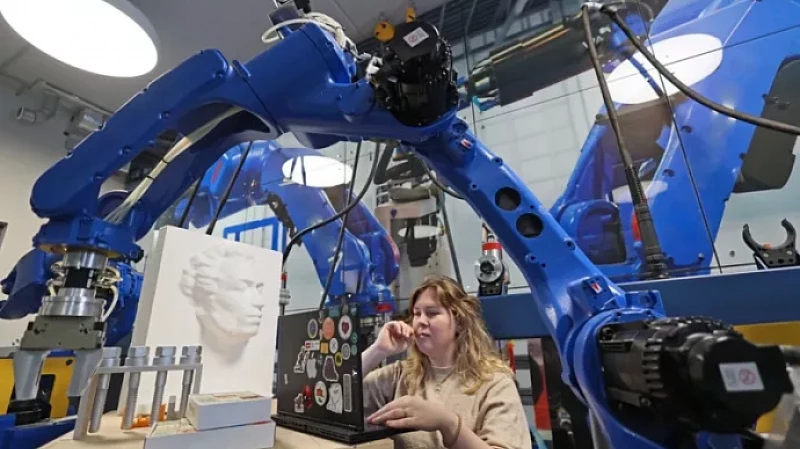 Школьники представили инновации для железных дорог, авиации и Арктики