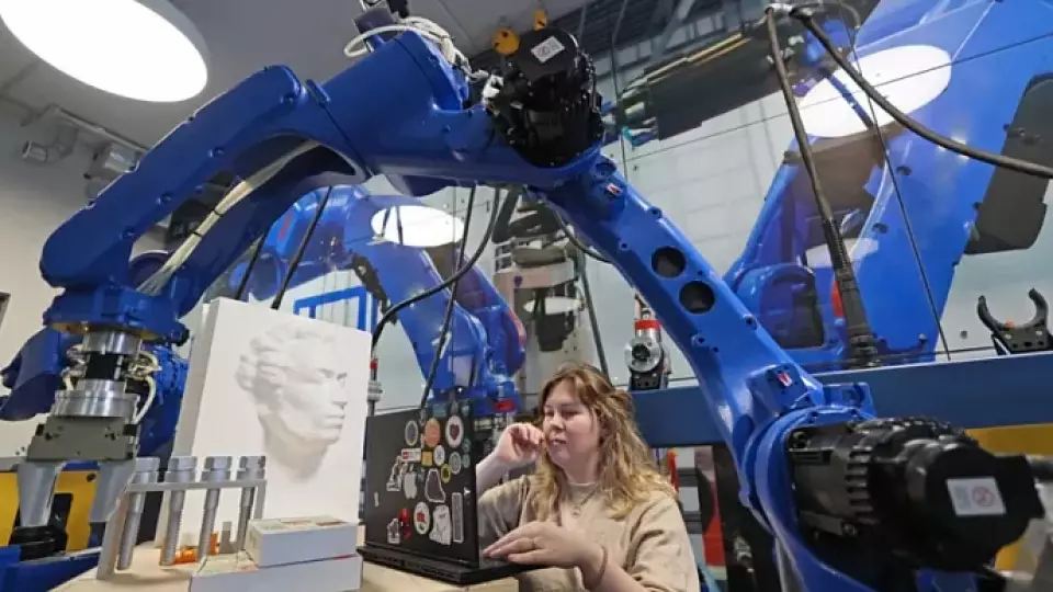 Школьники представили инновации для железных дорог, авиации и Арктики