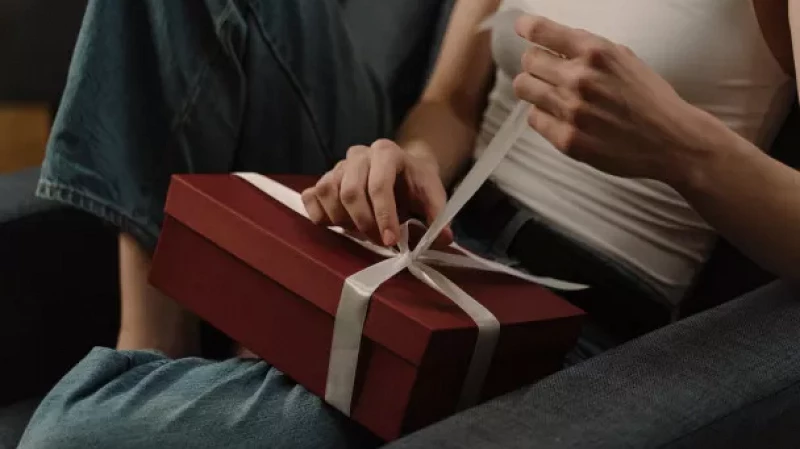 «Он мне не нравится»: как вернуть подарок в магазин?