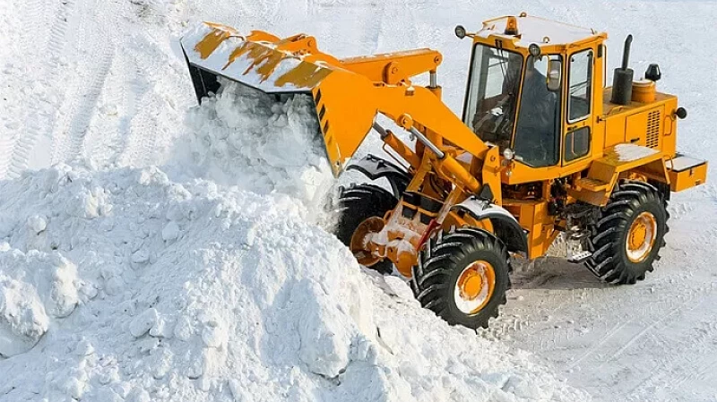 В Свердловской области последствия снегопада устраняли 345 единиц техники