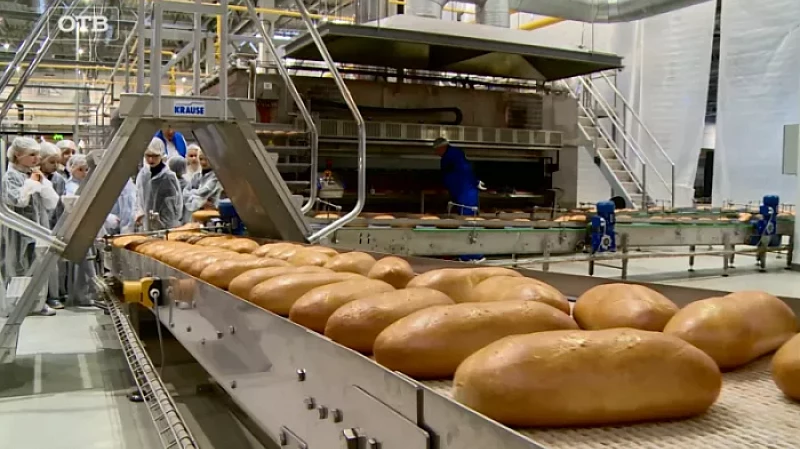Победители проекта «Верный отличник» посетили хлебокомбинат «СМАК»