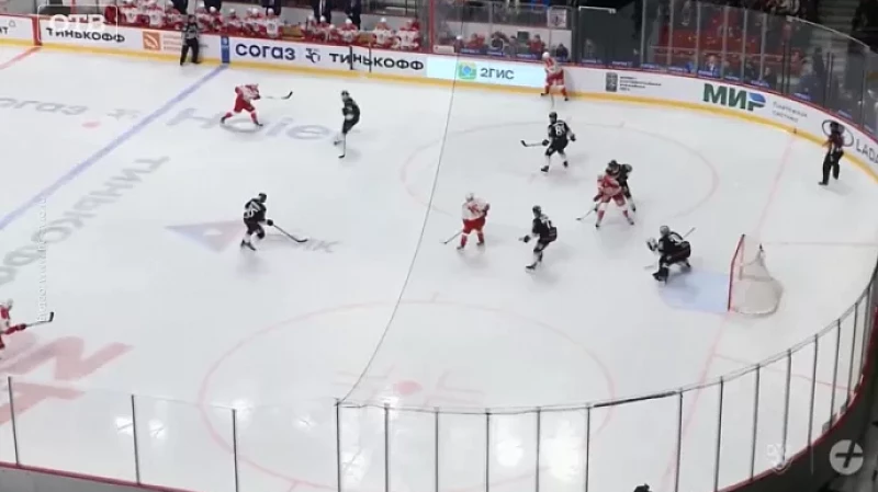 Екатеринбургский «Автомобилист» в очередном туре КХЛ встретился на выезде в Челябинске с местным «Трактором».