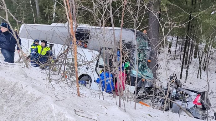 Автобус с детьми попал в ДТП, два человека погибли