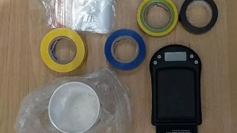 Оперативники из Каменска-Уральского задержали девушек, сбывающих наркотики