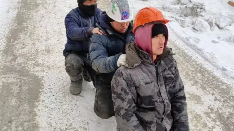 МИД Киргизии требует разбирательств из-за того, что мигрантов в Екатеринбурге заставили ходить гуськом