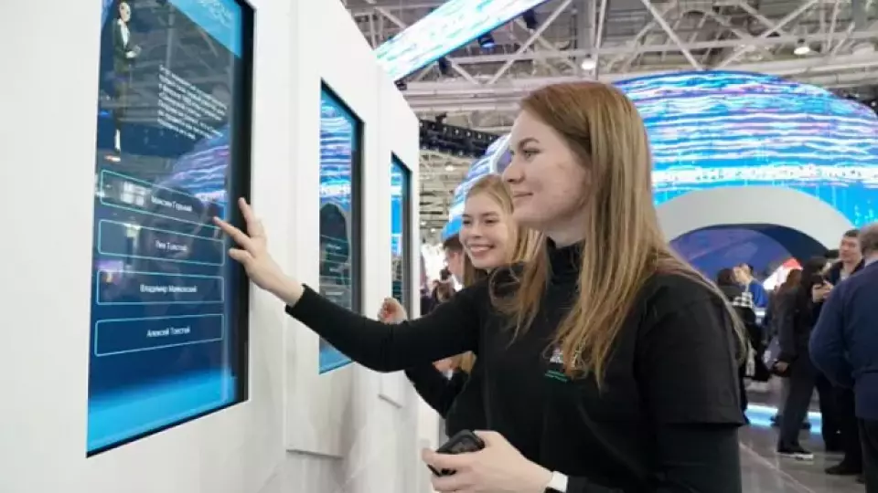 Девушка из Катайска стала пятимиллионным посетителем выставки «Россия»