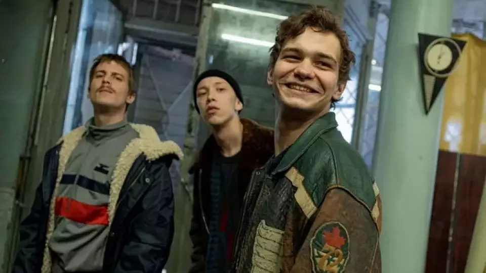 Психолог: секрет успеха сериала «Слово пацана» в ностальгии